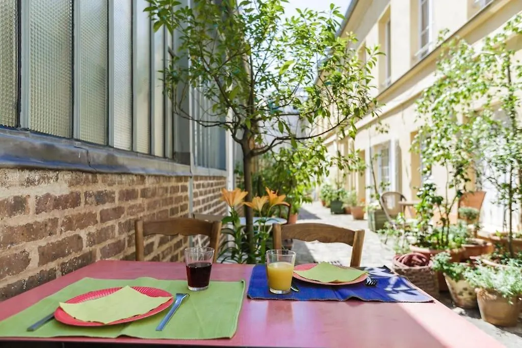 Peace And Greenery, Heart Of Paris 0*,  France